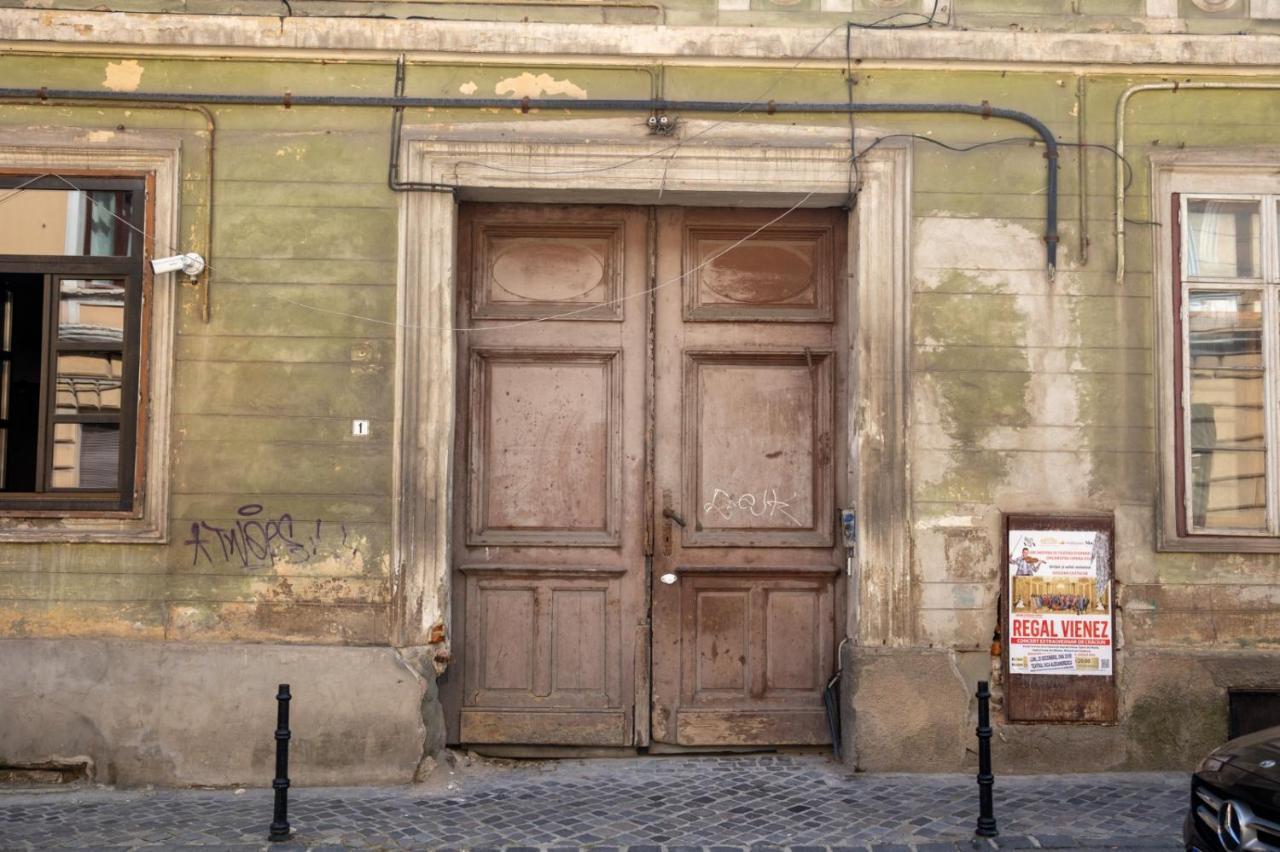 The Bear'S Den In Old City Centre Braşov Buitenkant foto